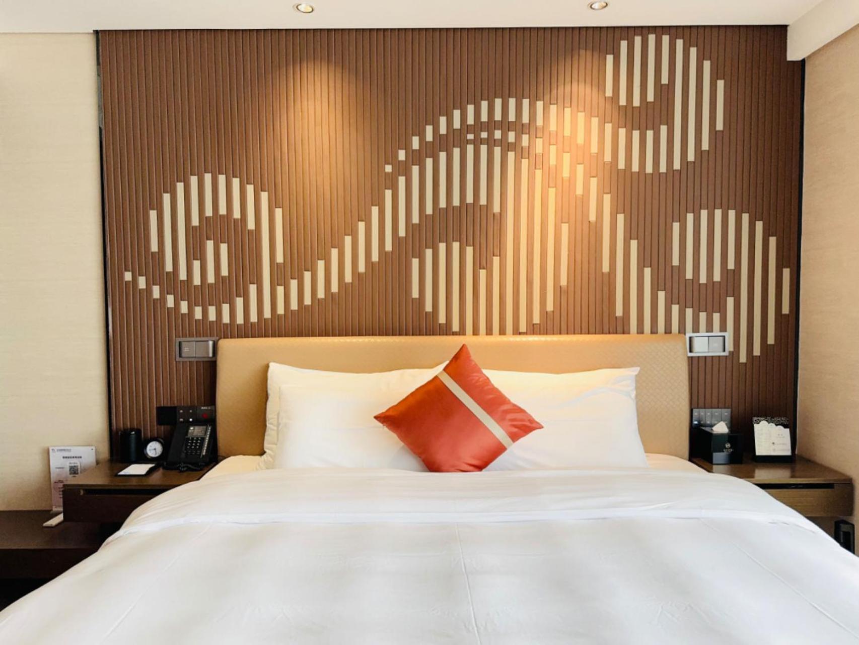 Guangzhou Baiyun Hotel Exteriér fotografie A bedroom at the hotel