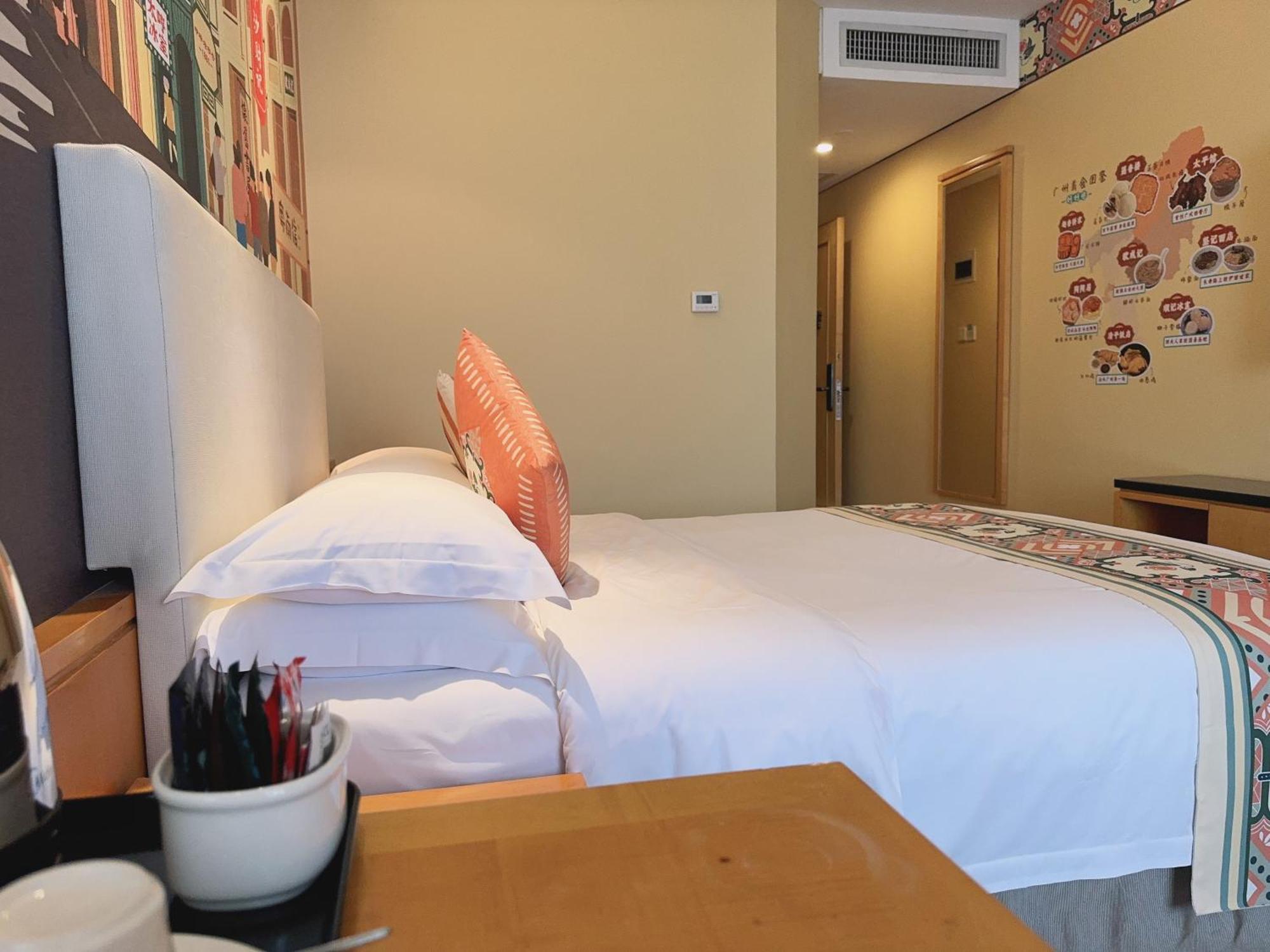 Guangzhou Baiyun Hotel Exteriér fotografie A room at the hotel
